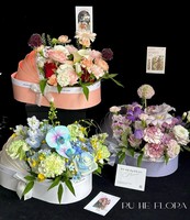 Panier de rangement alimentaire personnalisé en carton rigide, motif floral, pour baby shower, en forme de berceau, avec ruban couleur personnalisée, fait main