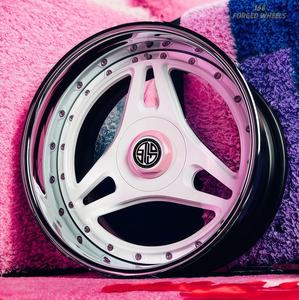 168 Pantalons triangulaires personnalisés avec roues et jantes forgées en pouces, trois bandes blanches, accents roses polis, durables pour Crown Ruizhi - Product Image 2
