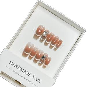 Prezzo di fabbrica fatto a mano <span class=keywords><strong>unghie</strong></span> <span class=keywords><strong>finte</strong></span> Private Label premere su <span class=keywords><strong>unghie</strong></span> corte Orval copertura completa <span class=keywords><strong>unghie</strong></span> <span class=keywords><strong>finte</strong></span> <span class=keywords><strong>con</strong></span> cuori rossi per le ragazze - Product Image 2