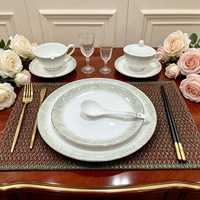 Service de vaisselle en porcelaine fine durable pour hôtels, collection de tasses et assiettes à motifs animaux, bordure dorée