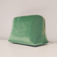 Trousse de maquillage en velours côtelé à paillettes de créateur Pochette de beauté en demi-lune avec logo personnalisé en relief Petit sac à cosmétiques promotionnel en polyester