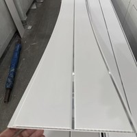 Nouveau design de panneau de plafond en PVC imprimé, imperméable, durable et décoratif pour hôpital, école, villa