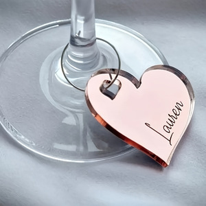 Étiquettes personnalisées en acrylique en forme de cœur pour verres à vin, marqueurs de boissons avec nom, breloques pour mariage, <span class=keywords><strong>anniversaire</strong></span>, fête, accessoires d'identification de tasses - Product Image 3