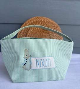 Boutique Bestickter Gestreifter Peter Rabbit Süßigkeiten-Aufbewahrungskorb Anpassbarer Oster-Seersucker Blanko Hasenkorb - Product Image 2