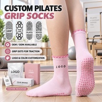 Chaussettes de Pilates personnalisées OEM avec logo, tricotées, épaisses, d'été, brodées, respirantes, à compression, en gros, chaussettes de ballet et de Pilates antidérapantes personnalisées