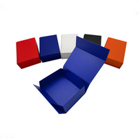Boîte cadeau de luxe à rabat carré en matériaux recyclés, avec finition brillante, dorure à chaud, fermeture magnétique et doublure en satin