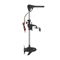 Kayak de pêche en parfait état avec moteur électrique sans balais à montage sur le mât et moteur hors-bord