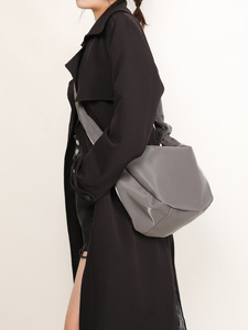 Bolso de Moda 2025 para Mujer, Gran Capacidad, Estilo Puffy, Bandolera con una Sola Correa, Nylon Suave, Portátil, Tipo Hobo, para Todas las Temporadas - Product Image 4