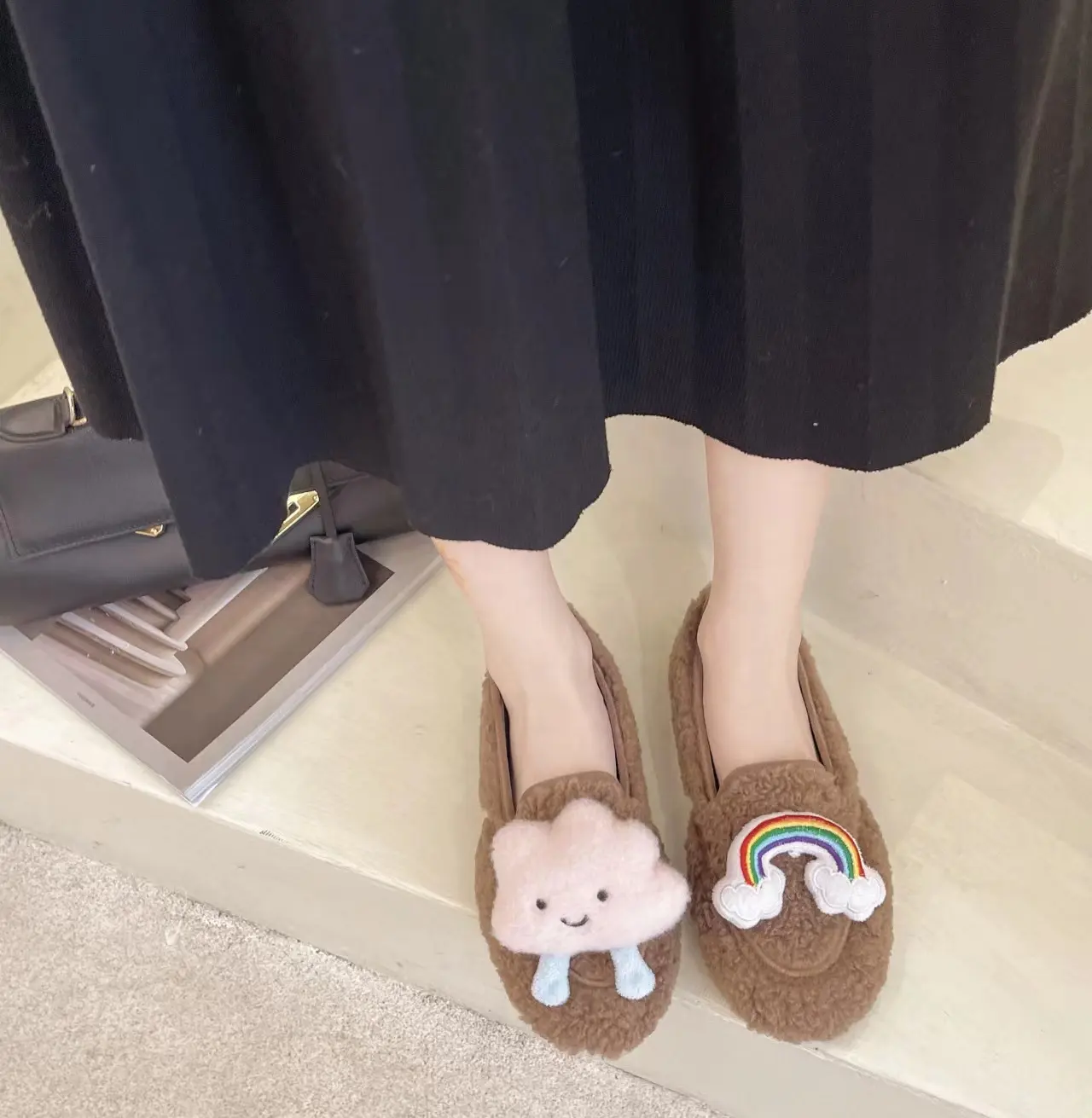 Grosir Desain Baru 2022 Sandal Bulu Beruang Teddy Slide Sandal Bulu Rubah untuk Wanita