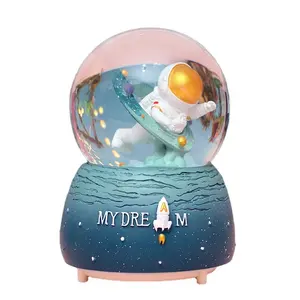 Groothandel Hars Ambachten Lichtgevende Sneeuw Bal Muziekdoos Water Globe Crystal Ball Voor Home Decor Verjaardagscadeau
