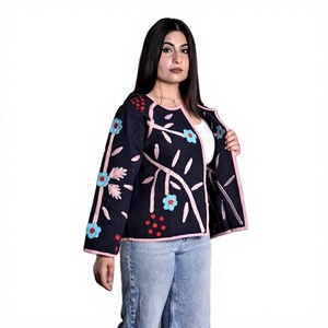 Manteau court d'hiver unisexe en coton brodé Suzani matelassé, veste à boutons respirante et écologique pour hommes et femmes - Product Image 1