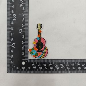 แผ่นปะติดรูปหัวใจสีชมพู รถบัส ป้ายสัญลักษณ์สันติภาพ สายรุ้ง ดวงตา กีตาร์ สำหรับตกแต่งเสื้อผ้าและหมวก - Product Image 2