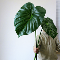 Feuilles de Monstera artificielles en polyuréthane imprimées en 3D de haute qualité et fleurs vertes luxueuses pour la décoration de mariage