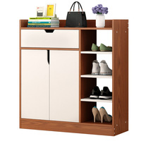 Meuble à chaussures simple et moderne en bois blanc chaud, type armoire, avec rangement et cloison, idéal pour les entrées étroites et les petits appartements