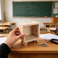 Caixa de Dinheiro de Madeira de Pinheiro Personalizada, Acabamento Rústico Lixado à Mão, com Pés Elevados e Compartimento Superior, para Moedas, Dinheiro e Pequenas Lembranças