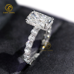 Anello di Fidanzamento e Matrimonio Personalizzato in Oro 14K 18K con Diamante Coltivato in Laboratorio Taglio Radiant 2CT 3CT 5CT D VS1 VVS1 Certificato IGI per Donne - Product Image 4