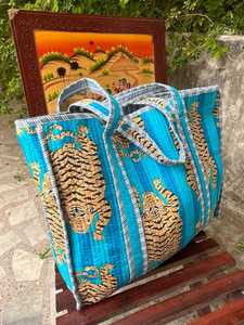 Bolso de Mano Acolchado de Algodón, Diseño Artesanal Indio, Tela Estampada a Mano, Acolchado Suave, Amplio, para Viajes, Compras, Bolso de Hombro - Product Image 2