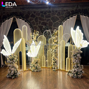 Support de toile de fond LEDA élégant avec cadre doré pour réception de mariage, scène de fête et banquet - Product Image 6