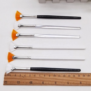 <span class=keywords><strong>Pinceau</strong></span> éventail mini esthétique de 15 mm pour masques peelings et crèmes – Petit <span class=keywords><strong>pinceau</strong></span> éventail pour peelings chimiques du <span class=keywords><strong>visage</strong></span> - Product Image 3