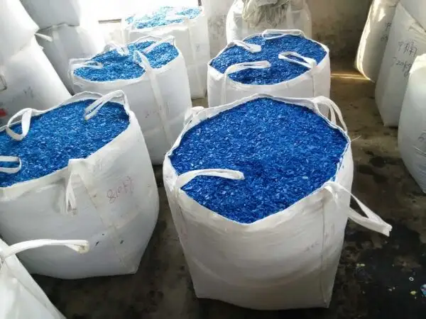 HDPE خردة البلاستيك أسطوانية زرقاء حبيبات البلاستيك المعاد تدويرها من البولي إيثيلين HDPE