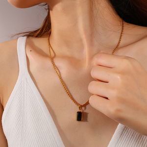 Collier pendentif ovale double couche en agate noire style rétro européen et américain, plaqué or 18 carats, avec zircon noir carré pour clavicule - Product Image 4