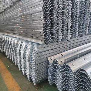 Barreras de tráfico de barandilla W Beam duraderas para <span class=keywords><strong>seguridad</strong></span> <span class=keywords><strong>vial</strong></span> en áreas de alto tráfico - Product Image 1