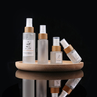 Flacon pompe en verre givré de 30 ml avec couvercle en bambou pour produits de soin de la peau