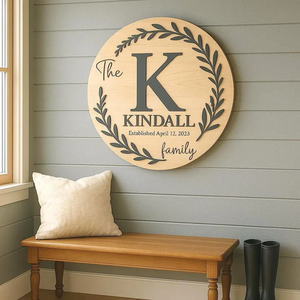 Letrero Redondo de Madera Grabado Ecológico con Inicial de Apellido para Regalo de Inauguración de Casa, Boda o Inmobiliario - Product Image 1