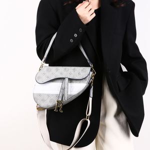 Bolso Bandolera de Lujo para Mujer con Correa para la Axila - Bolso de Mano Estilo Saddle con Cierre.634 - Product Image 3