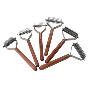 Brosse à cheveux démêlante en bois pour animaux de compagnie avec logo personnalisé en gros d'usine peigne de toilettage pour chiens et chats - Product Image 1