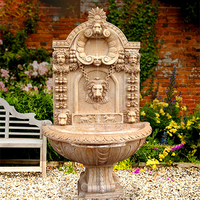Fontaine murale élégante en pierre beige antique avec cascade