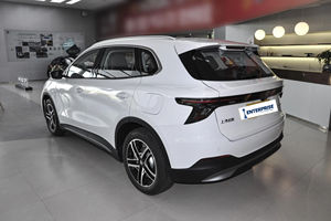2025 <span class=keywords><strong>MG</strong></span> ES5 Compact SUV New Energy 5-Door 5-Seat Auto puro elettrico 170hp gamma 515km nuova Auto trazione posteriore EV motore sinistro - Product Image 4