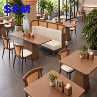 Ensemble de tables et chaises en rotin pour restaurant commercial SEM, robuste et moderne, en bois massif, respectueux de l'environnement et durable