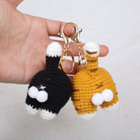 Porte-clés en crochet fait main, motif fesses de chat noir et blanc, pendentif animal tricoté doux et amusant, breloque fesses de chaton pour sacs à dos, voitures et décoration de clés