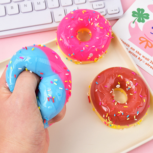 Jouets Squishy Populaires Doux et Moelleux, Assortiment de 3 Couleurs, Donuts Squishy Anti-Stress Mignons et Solides pour Enfants - Product Image 1