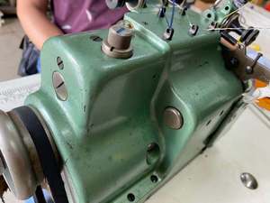 เครื่องเย็บผ้าโอเวอร์ล็อค รุ่น Merrow MG-3D สำหรับปักตราสัญลักษณ์ ปักอีโบเล็ต และปักแถบแขนเสื้อแบบใช้ในประเทศ - Product Image 2