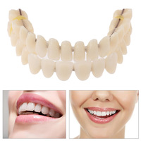 Couvre-dents cosmétique naturel OEM Snap on Silicone Perfect Smile Facettes Dents Outil de beauté supérieur Fausses dents pour hommes et femmes