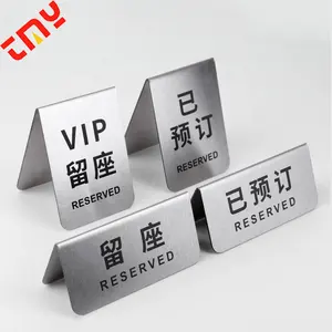 레스토랑을위한 고품질 맞춤형 삼각형 스테인레스 스틸 금속 예약 테이블 사인