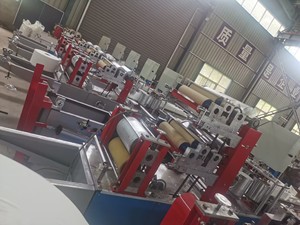 Machine à serviettes en papier de qualité industrielle, équipement de production en masse de serviettes en papier - Product Image 1