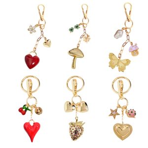 Nouveauté <span class=keywords><strong>2026</strong></span> Collection Printemps Personnalisée Porte-clés en Alliage de Zinc en Forme de Cœur avec Fleur en Cristal pour Femmes - Product Image 4
