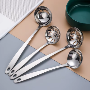 Cuillère de cuisine en acier inoxydable à long manche, louche à soupe durable avec trou de suspension pour usage en cuisine et <span class=keywords><strong>restaurant</strong></span> - Product Image 3