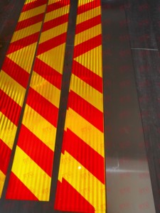 Сертифицированная EMARK HIP светоотражающая наклейка-рефлектор из акрила и алюминия для заднего бампера, 10 лет гарантии, в форме шеврона, ретро-дизайн - Product Image 6