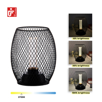 Décorations d'intérieur Lanterne LED à cage en métal Lampe de table alimentée rechargeable Ampoule RN pour décor de table de bar à café