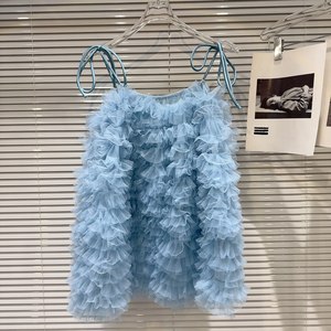 Venta al por mayor de fábrica: Nueva camiseta sin mangas de verano con tirantes finos, volantes y malla, en colores sólidos dulces y elegantes, de diseñador. - Product Image 3
