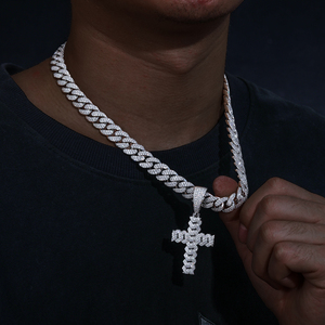 Collana con Ciondolo a Croce Cubana Iced Out Placcata in Oro con Moissanite VVS in Argento Sterling 925, Gioiello Hiphop Scintillante da Regalare per Uomo e Donna - Product Image 5