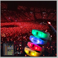Bracelets LED programmables DMX512 Richshining en gros - Contrôle de synchronisation sans fil, bracelets lumineux pour concerts/festivals/fêtes