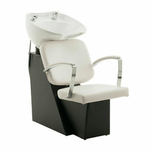 เก้าอี้สระผมหนังสีขาวพร้อมโครงโลหะสำหรับร้านทำผมและร้านตัดผม - Product Image 1