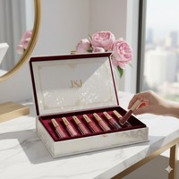 Boîte cosmétique personnalisée avec fermeture magnétique pour ensembles de soins de la peau de luxe avec logo de marque professionnel et étiquettes finition mate