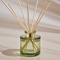 Coffrets de diffuseurs à roseaux classiques conçus pour améliorer l'ambiance de la pièce avec un flux de parfum constant et une présentation élégante