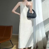 Robe d'été décontractée plissée à bretelles et col en V pour femme - Coupe ample en élasthanne, élégante, longue, couleur unie, effet froissé, base plissée